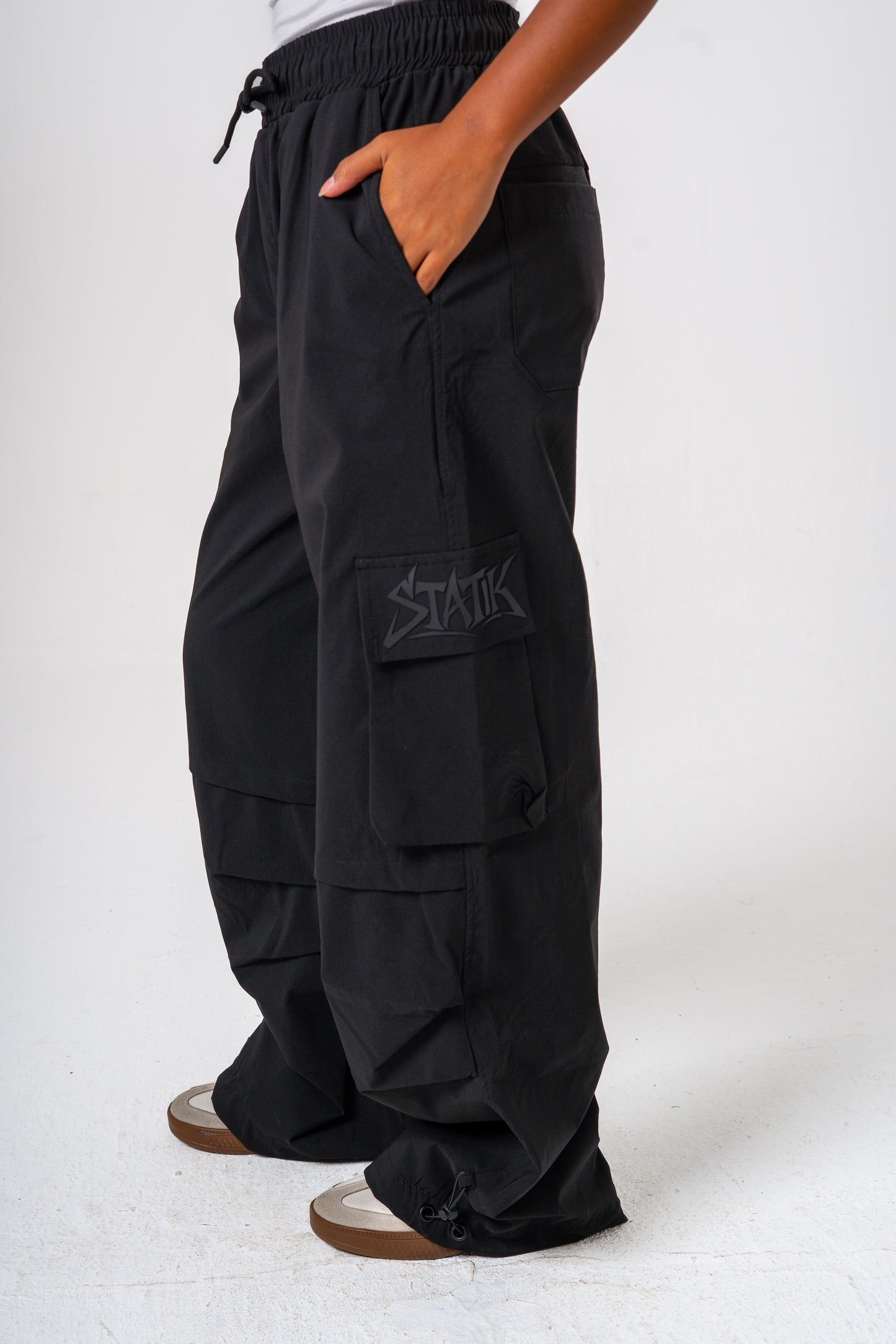 Statik Black Cargo