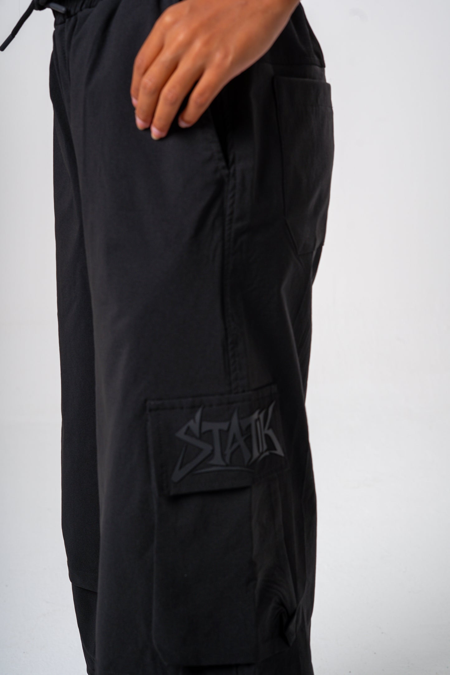 Statik Black Cargo